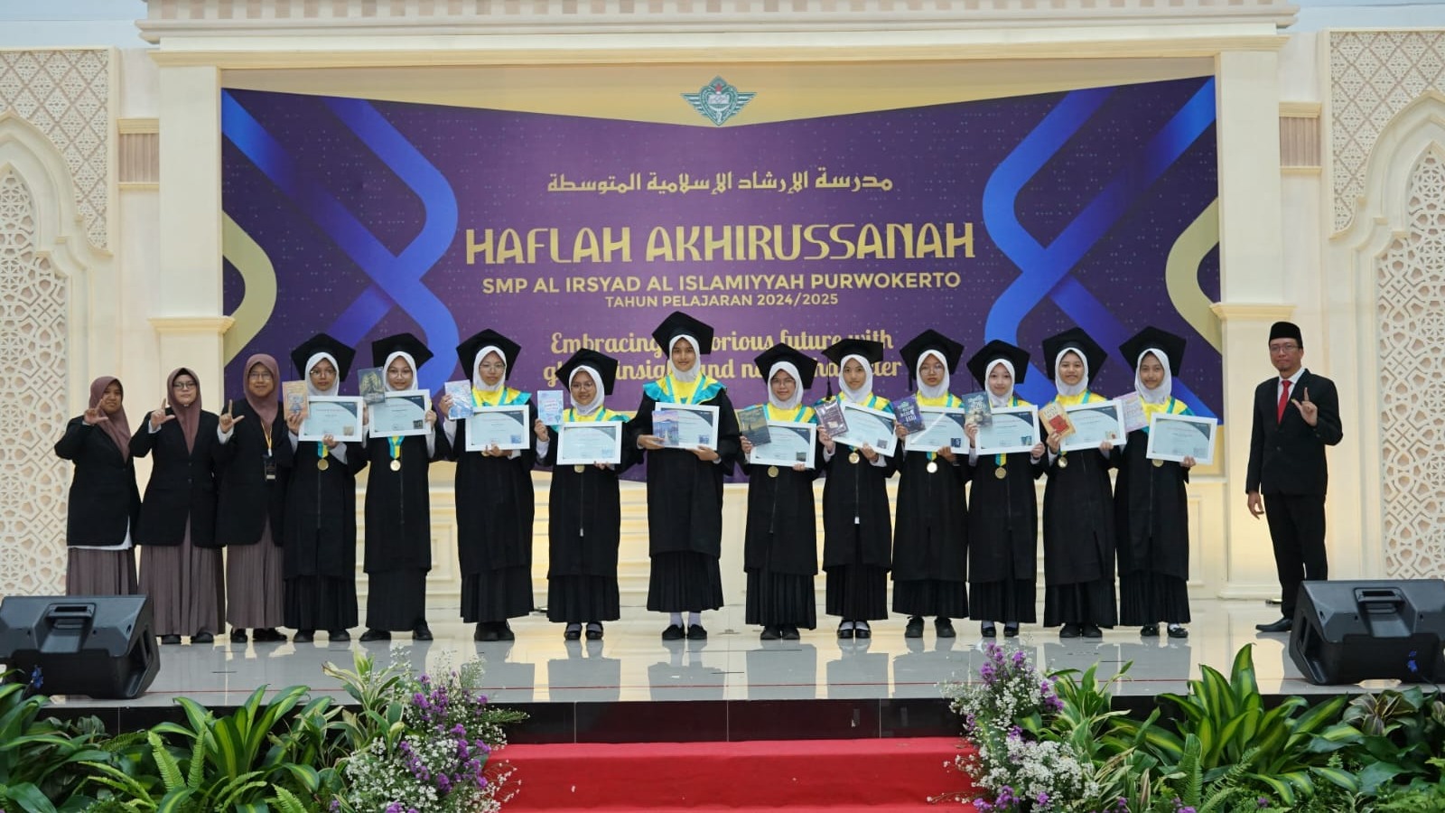 Tidak Hanya Pintar, 11 Siswa SMP Ini Menulis Buku Sendiri Sebelum Lulus!