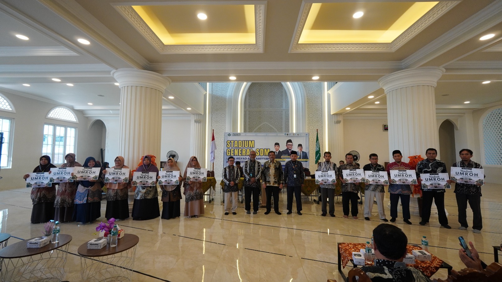 Tahun ini LPP Al Irsyad Al Islamiyyah Purwokerto Kembali Berikan Reward Umrah kepada 13 Guru dan Karyawan